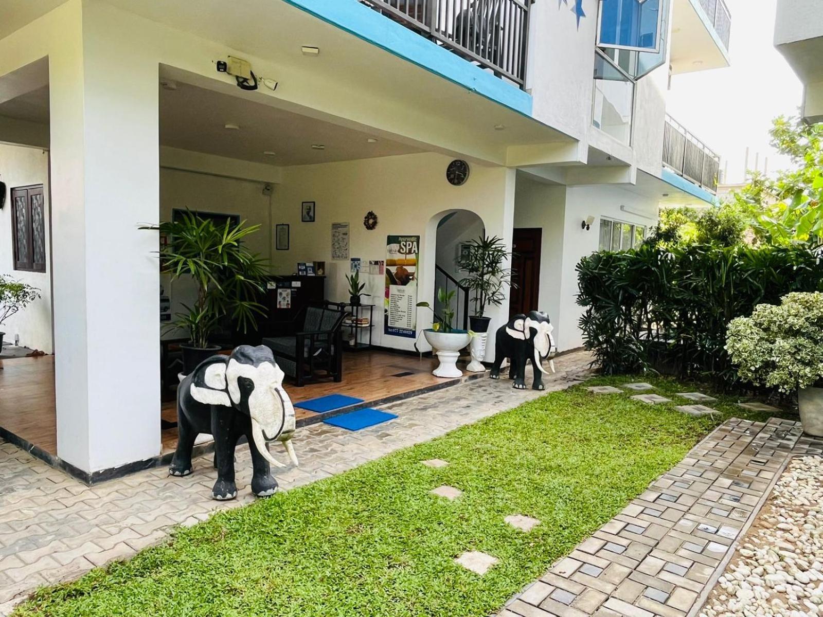 Nebula Residence Negombo Exterior foto